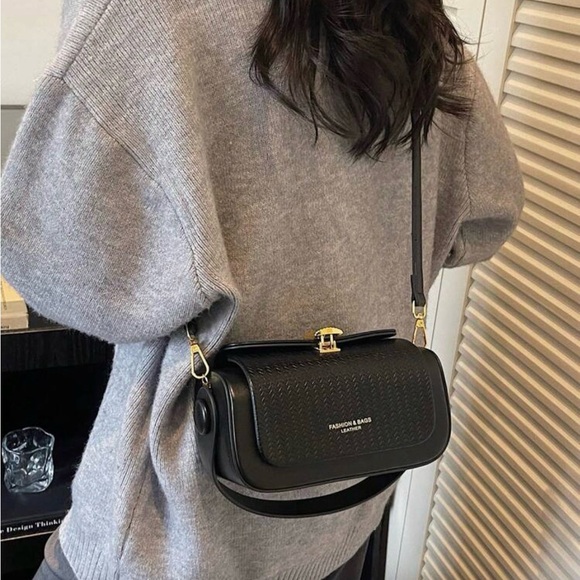 Parfois & More Elegant Crossbody Bags - Picture 9 of 11